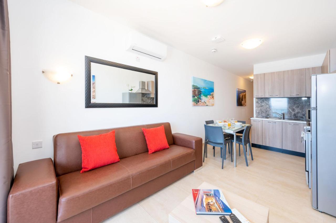 Islet Promenade Seafront 1 Bedroom Apartment With Sea View Balcony By Getawaysmalta Bahía de San Pablo Exterior foto