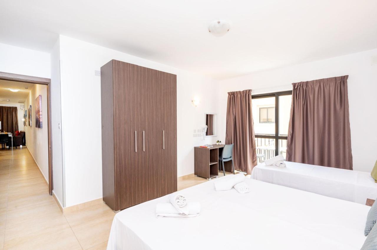 Islet Promenade Seafront 1 Bedroom Apartment With Sea View Balcony By Getawaysmalta Bahía de San Pablo Exterior foto