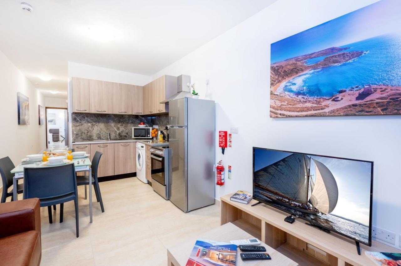 Islet Promenade Seafront 1 Bedroom Apartment With Sea View Balcony By Getawaysmalta Bahía de San Pablo Exterior foto